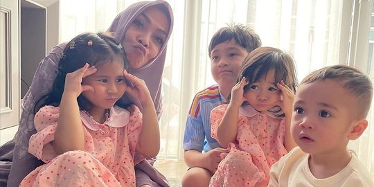 7 Momen Hangat Kebersamaan Mama Rieta dan Cucu Kesayangan, Rayyanza & Aruni Gemesin!