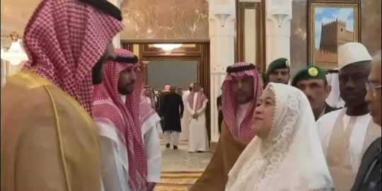 Momen Puan Maharani Berbincang Pangeran MBS usai Ibadah Haji