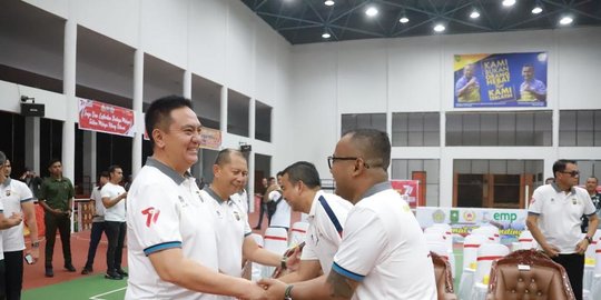 hadiah sang jenderal bintang dua buat juara sepak takraw di hari bhayangkara
