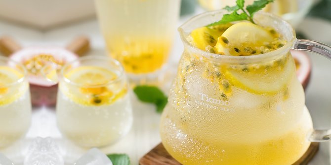 Resep Limun Markisa (Passionfruit Lemonade) Ekstra Segar untuk Cuaca Panas