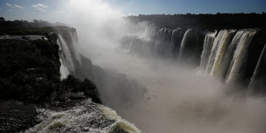 Keindahan Air Terjun Iguazu Mengalahkan Niagara, Panoramanya Bikin Mata Tak Berkedip