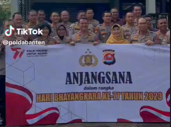 jenderal polri cium tangan pensiunan polwan sosoknya jenderal wanita pertama jadi kapolda