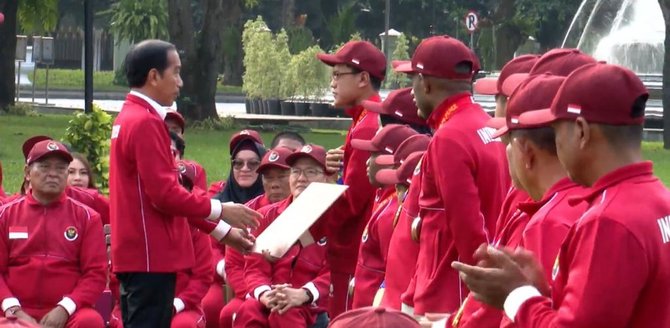 presiden jokowi beri bonus ke atlet para games