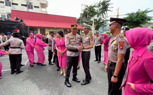 kenaikan pangkat belum bawa istri anggota polisi langsung dihukum atasan