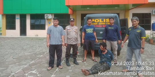 ODGJ di Jambi Bikin Resah Warga, Berkeliaran Bawa Senjata Tajam Bacok Pipi Ibu-Ibu