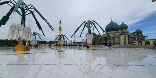 Proyek Payung Rp42 M di Masjid An-Nur Pekanbaru Tak Kunjung Selesai, Ini Sindiran UAS