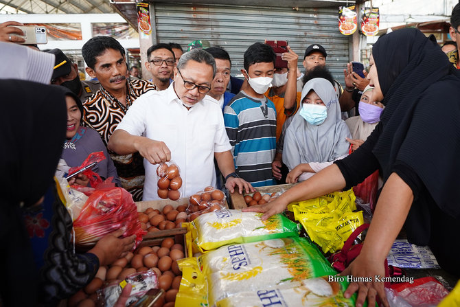 zulkifli hasan cek pasar raya i salatiga