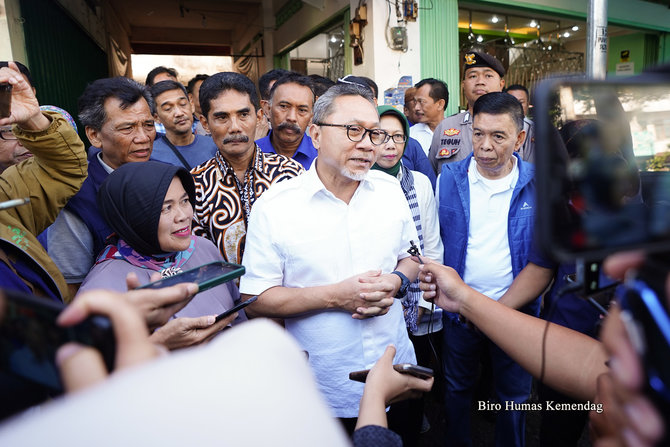 zulkifli hasan cek pasar raya i salatiga