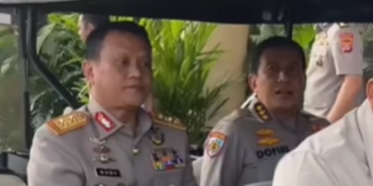 Momen Jenderal Polri Dampingi Senior Peraih Adhi Makayasa, Keliling Naik Buggy Car