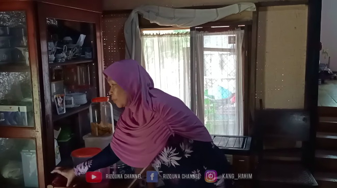 menikmati masa tua pensiun pns ini miliki tanah 2 hektaramp hidup di kampung terpencil