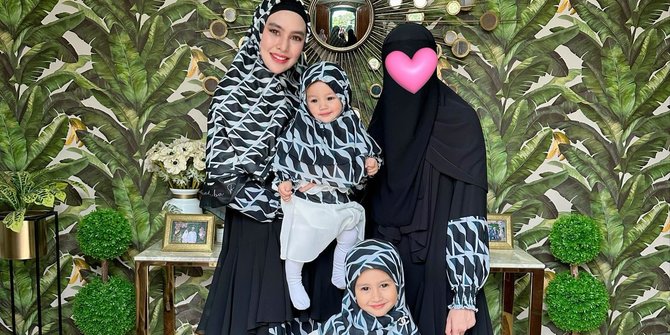 Potret Terbaru Baby Khadeejah Anak Bungsu Kartika Putri Pakai Hijab, Gemesin Banget!