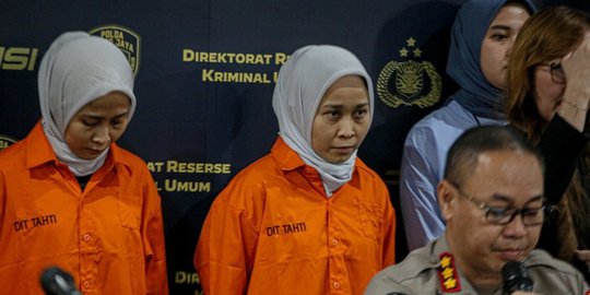 ditahan, ini penampakan si kembar rihana rihani berbaju oranye