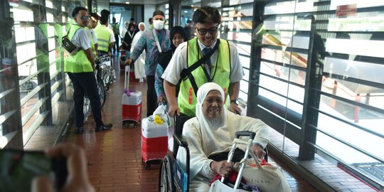 Alhamdulillah, Jemaah Haji Kloter I Mendarat di Bandara Soekarno-Hatta