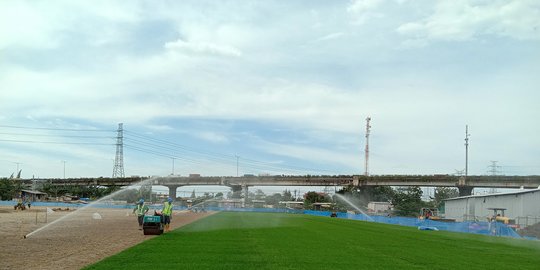 eks tgupp tertawakan menteri jokowi, malah periksa rumput jis bagian luar lapangan