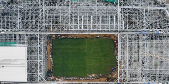 eks tgupp tertawakan menteri jokowi, malah periksa rumput jis bagian luar lapangan