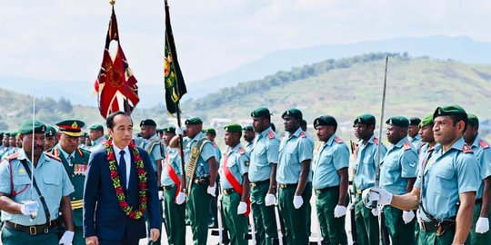 Tiba di Papua Nugini, Presiden Jokowi Disambut Perdana Menteri Marape