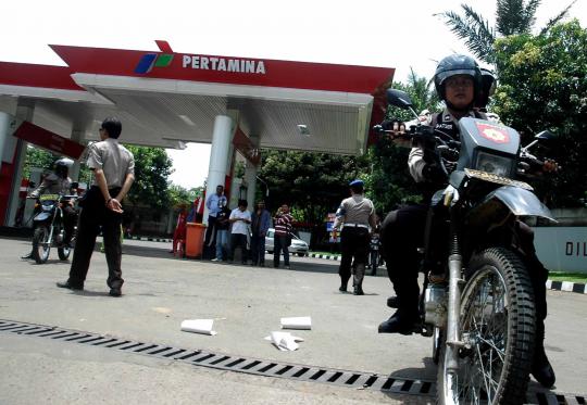 Demonstran segel SPBU di Tangerang