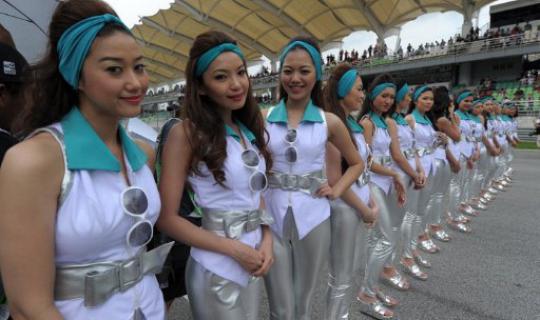 Parade gadis pendamping pebalap