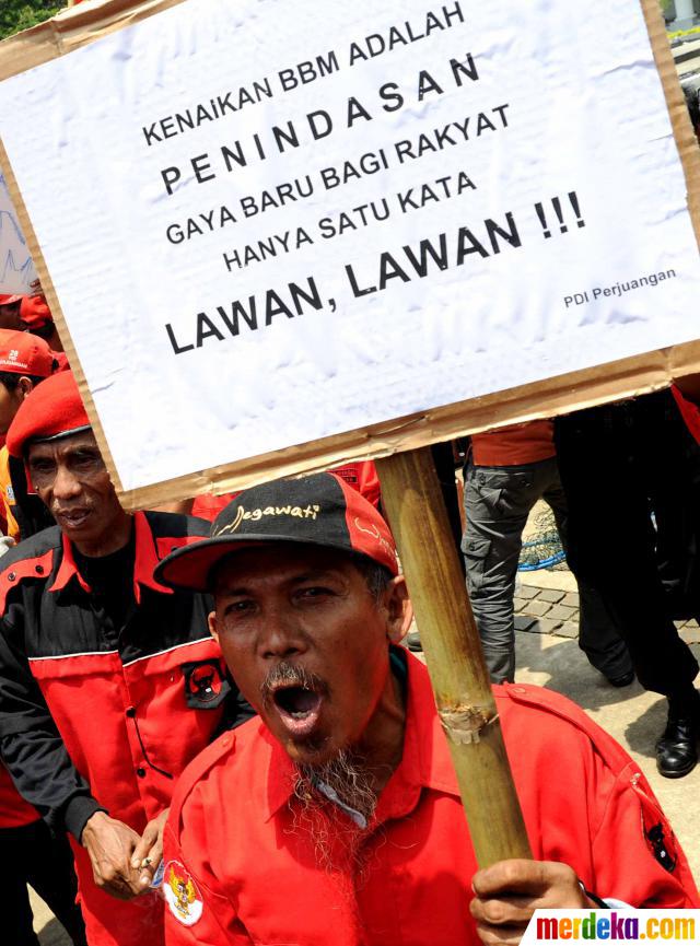 Foto : Massa PDIP tolak kenaikan BBM merdeka.com