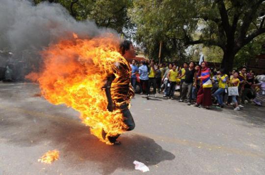 Pemuda Tibet bakar diri 