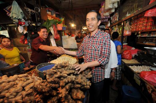 Jokowi kunjungi Pasar Senen