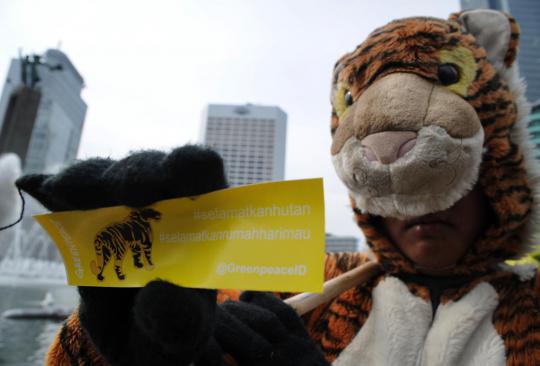 Greenpeace sosialisasi Harimau Sumatera di Bundaran HI
