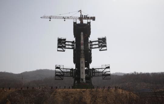 Roket Korea Utara ini bakal melintasi Indonesia