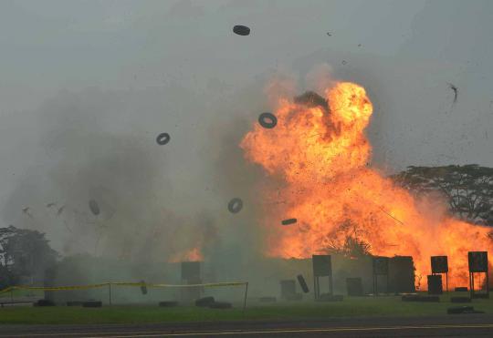 Jet Sukhoi beraksi di HUT TNI AU