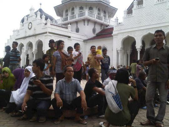 Gempa Aceh, warga berhamburan menyelamatkan diri