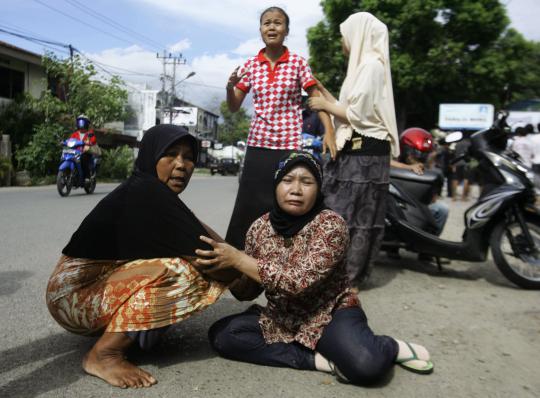 Gempa Aceh, warga berhamburan menyelamatkan diri