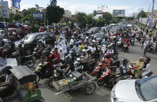 Gempa Aceh, warga berhamburan menyelamatkan diri