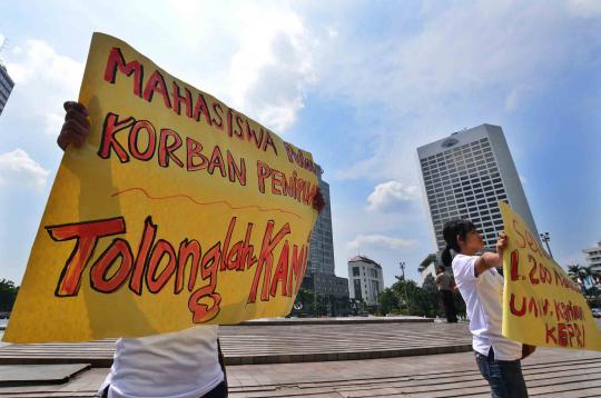 Tertipu kampus, mahasiswa datangi Bundaran HI