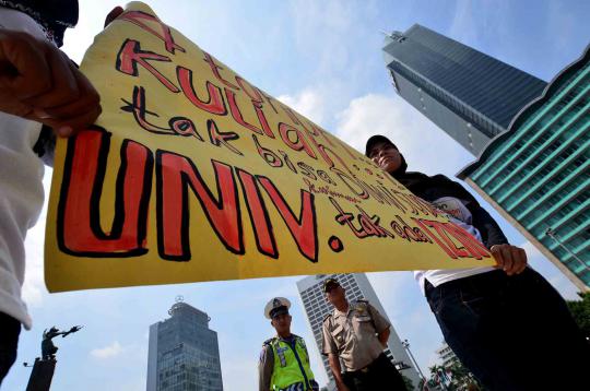 Tertipu kampus, mahasiswa datangi Bundaran HI