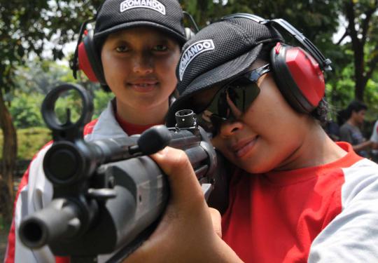 Wartawan latihan menembak bersama Kopassus