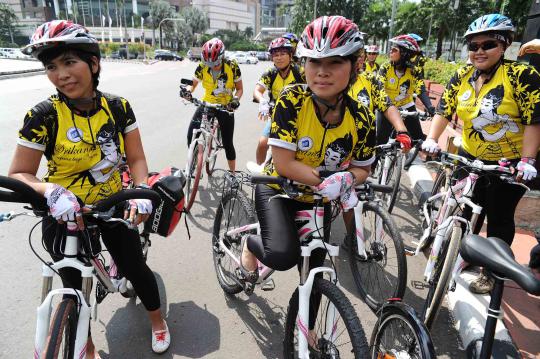 Srikandi cantik turing sepeda Jepara-Yogya-Bandung