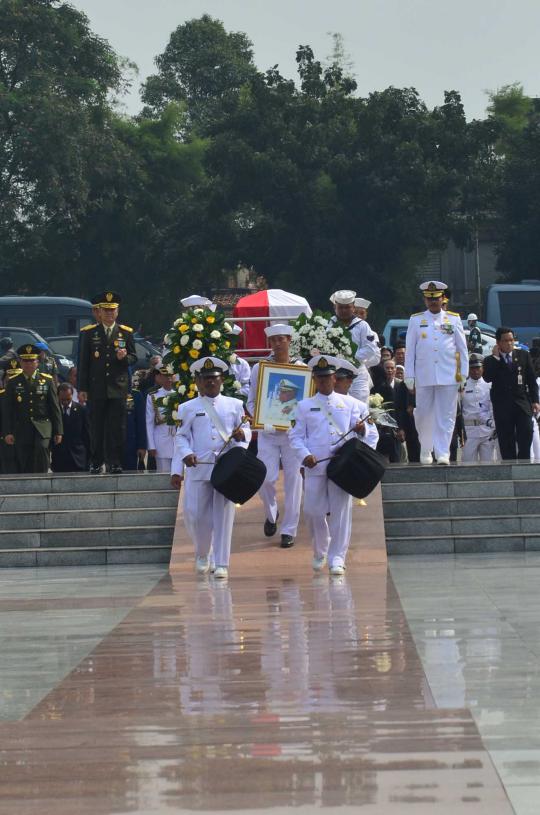 Prosesi pemakaman Laksamana (Purn) Sudomo