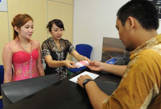 Pegawai bank ramai-ramai pakai kebaya