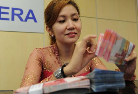 Pegawai bank ramai-ramai pakai kebaya