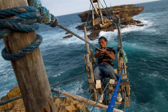 Menantang maut, tangkap lobster di Laut Kidul 