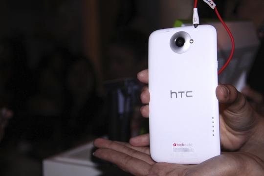 HTC One X, Smartphone Monster rasa Ice Cream Sandwich dari HTC