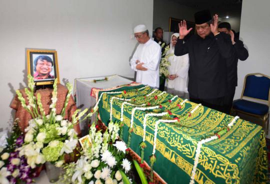 Presiden SBY  melayat  jenazah Wamen ESDM  Widjajono 