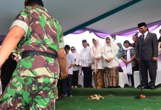 Jenazah Wamen ESDM Widjajono dikebumikan