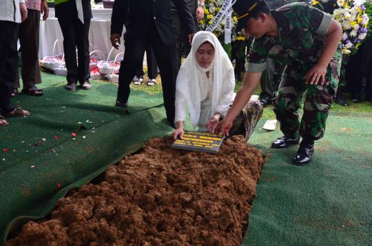 Jenazah Wamen ESDM Widjajono dikebumikan