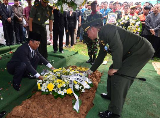 Jenazah Wamen ESDM Widjajono dikebumikan