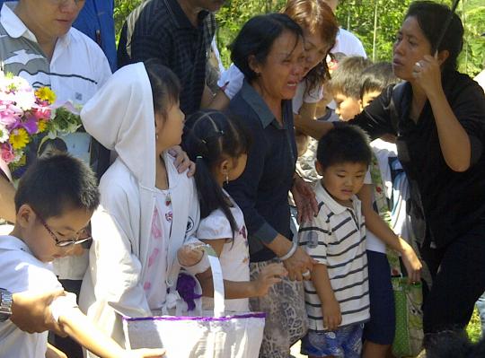 Pemakaman Ratna di Magelang diwarnai suasana histeris