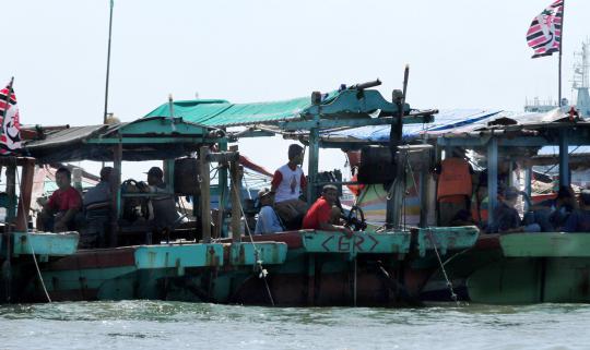 Nelayan blokir dermaga tanker Pertamina