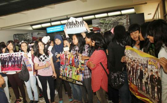 Ribuan ELF menanti Suju di Bandara Soekarno-Hatta