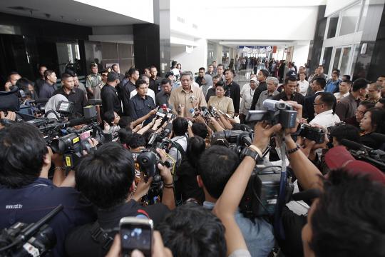Presiden SBY menjenguk Menkes Endang di RSCM