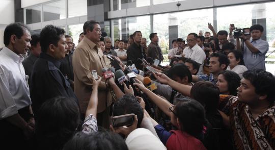 Presiden SBY menjenguk Menkes Endang di RSCM