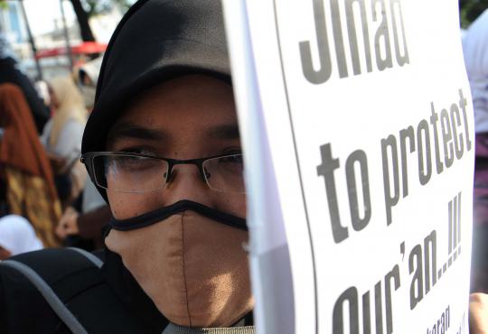 Ratusan massa dari Hizbut Tahrir Indonesia berunjuk rasa mengutuk pemb 